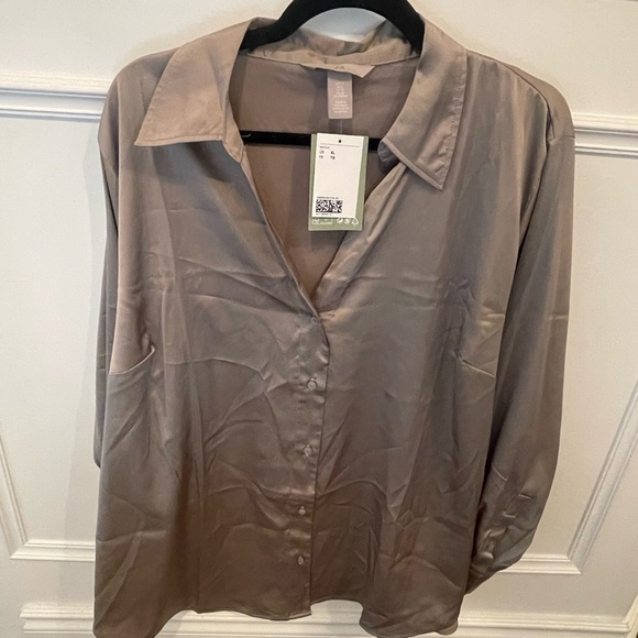 Elegant Women's Satin Blouse - Picture 1 of 3